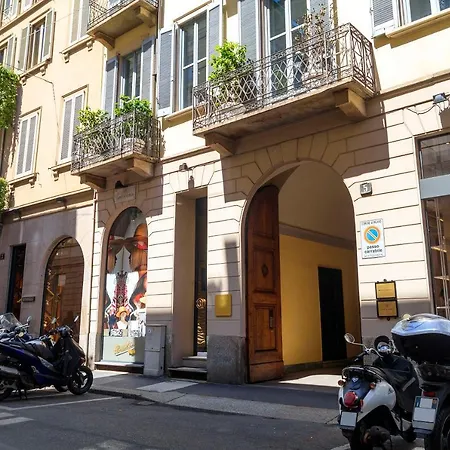 Montenapoleone - Sant Andrea Charme Penthouse Milan Exterior photo