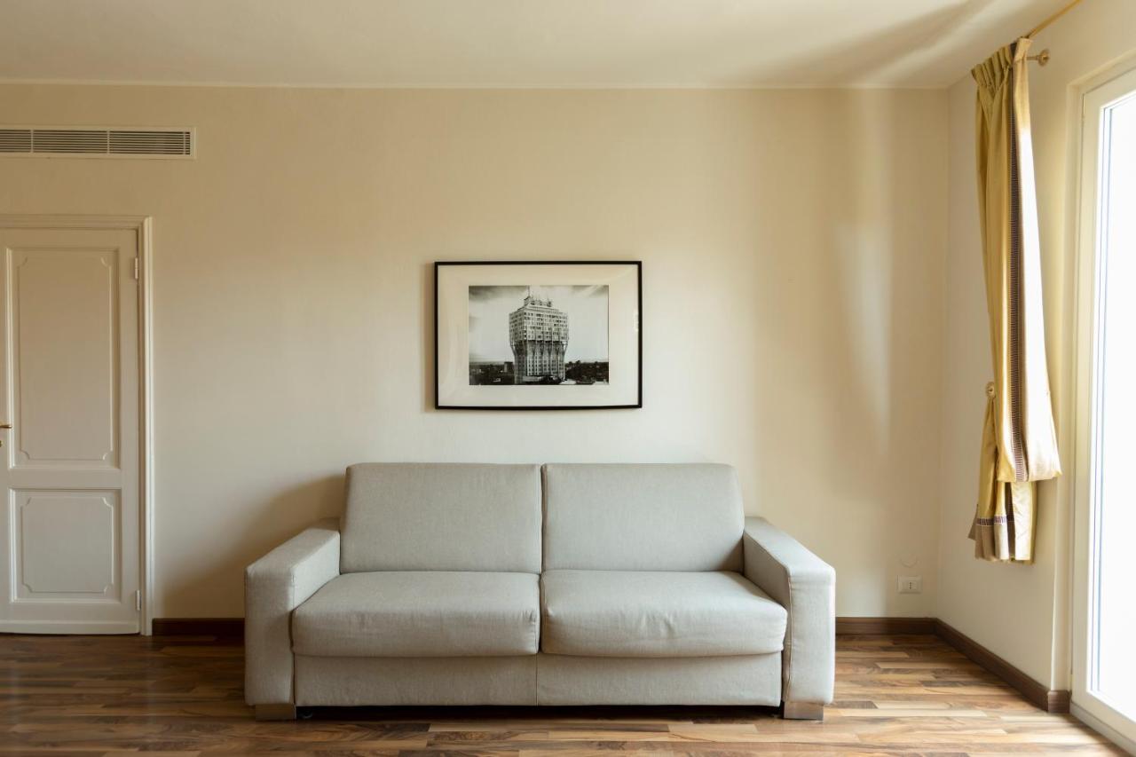Montenapoleone - Sant Andrea Charme Penthouse Apartamento *